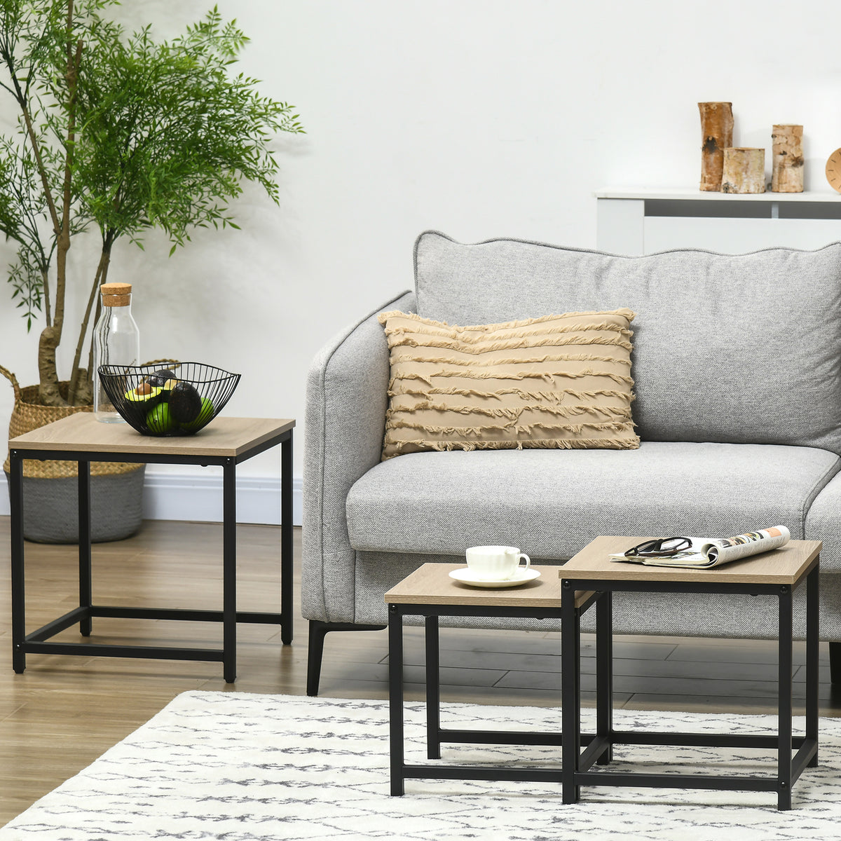 HOMCOM Satztisch-Set aus 3 Beistelltischen, Industrial Design, schwarzer Stahlrahmen, Tischplatte in Holzoptik