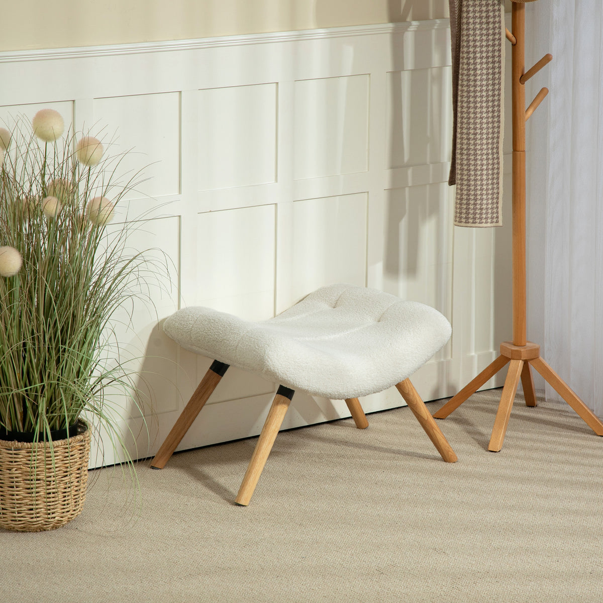 HOMCOM Moderner Fußhocker mit Fleece-Bezug und Holzbeinen, gepolstert, für Wohnzimmer, Schlafzimmer, Flur, Cremeweiß